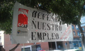 foto_accion_pancarta_defendamos_nuestro_empleo_03